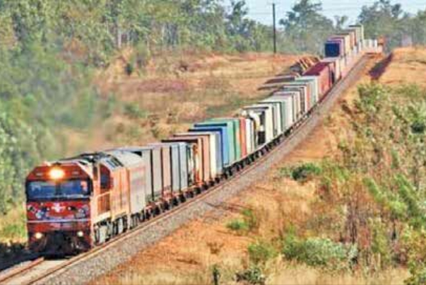 Первый контейнерный поезд от России в Иране был запустила от границы Инчех - Борун до Бандар - Аббаса и направлялся в Саудовскую Аравию