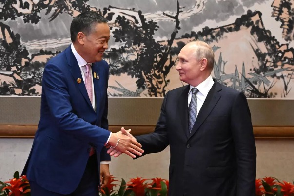 Путин провел переговоры с премьер-министром Таиланда