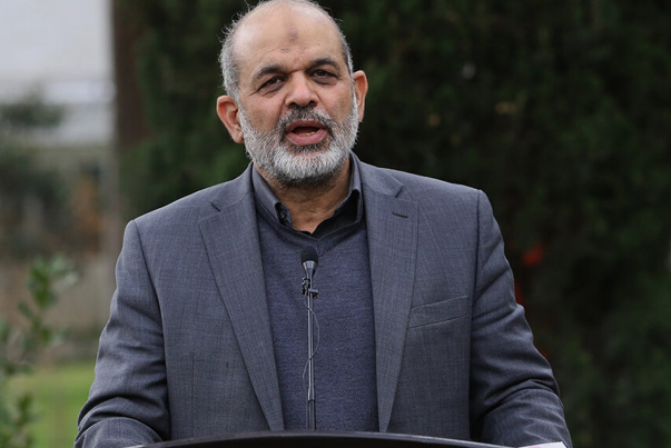 وزیرکشور: مهاجرین غیرقانونی باید کشور را ترک کنند