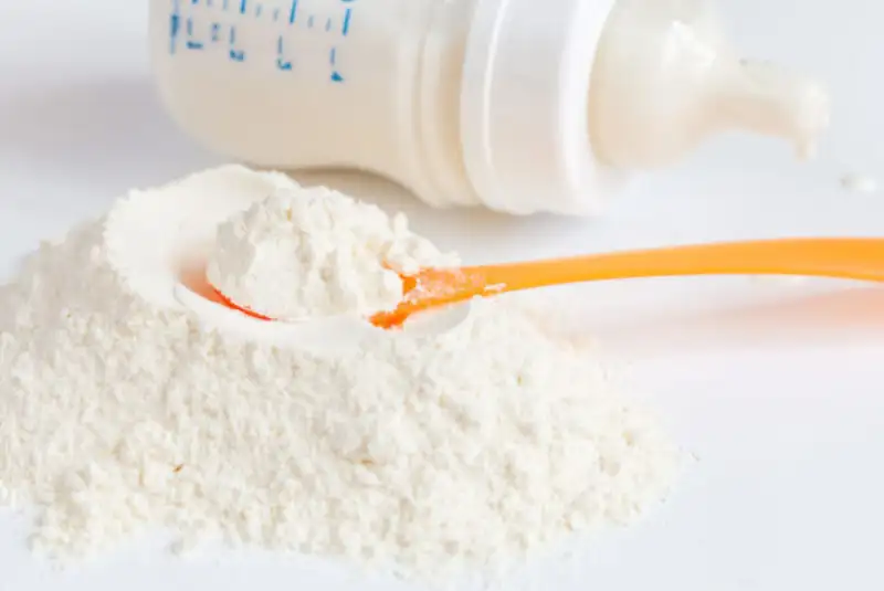 دهن نوزادان بوی شیر خشک نمی‌دهد!