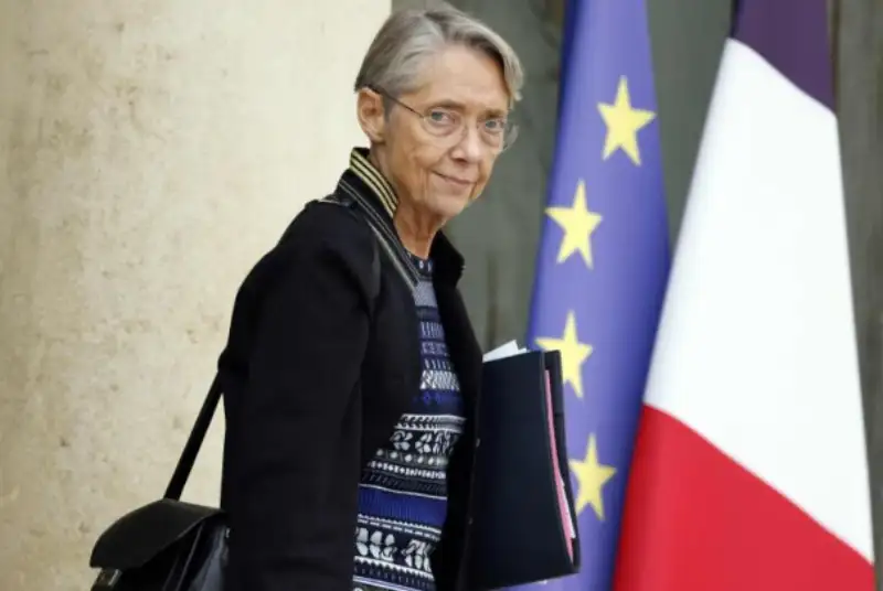 پایانِ «الیزابت بورن»؛ مکرون: متشکرم