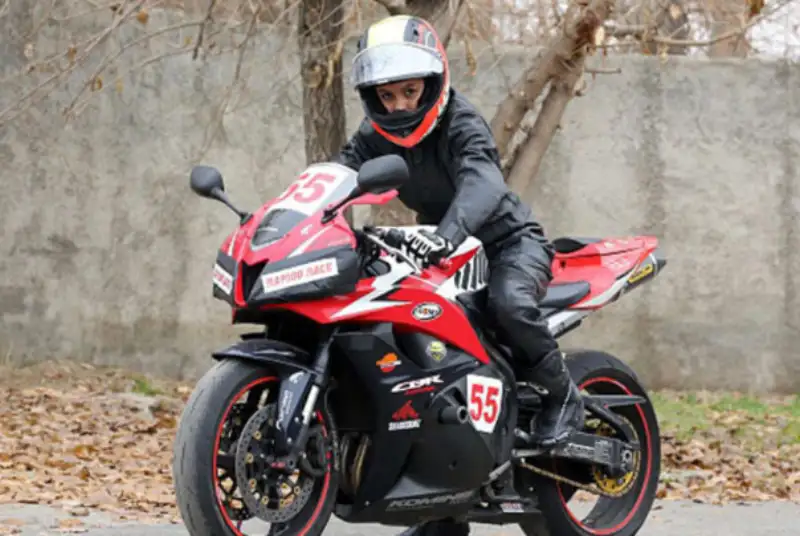 آیاگواهینامه موتورسیکلت برای زنان صادر می شود؟