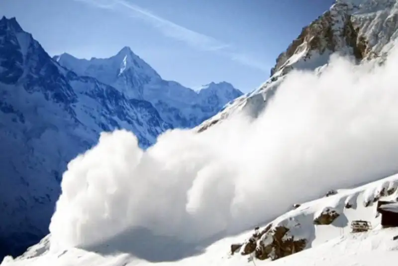 خطر سقوط بهمن در دامنه سبلان را جدی بگیرید