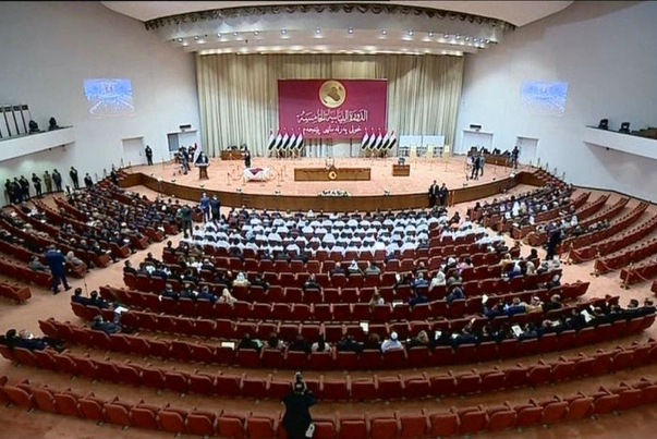 پارلمان عراق تجاوز آمریکا به مواضع حشد شعبی را محکوم کرد+فیلم