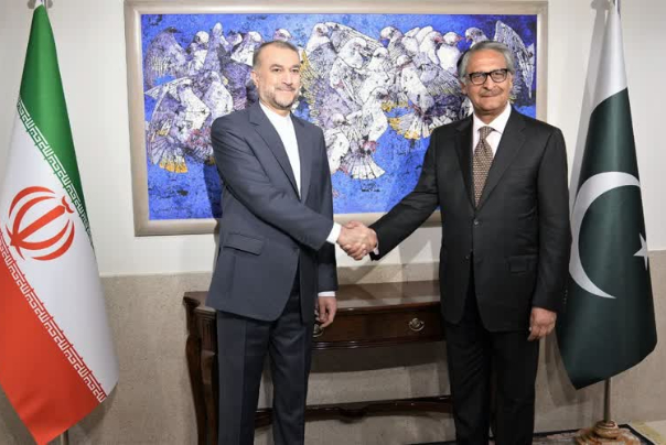 伊朗外长访问巴基斯坦修复关系 伊巴两国外长会晤