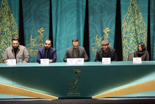 جواد عزتی: فقط خوش باشید