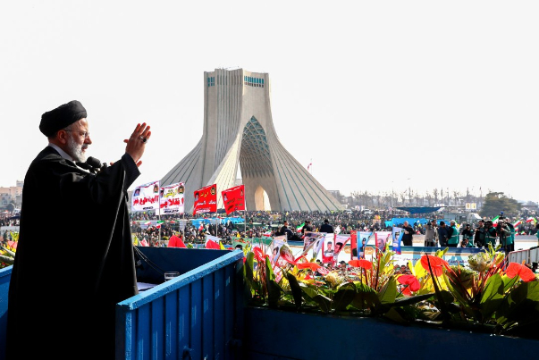 伊朗总统：西方通过多种手段阻止伊朗发展