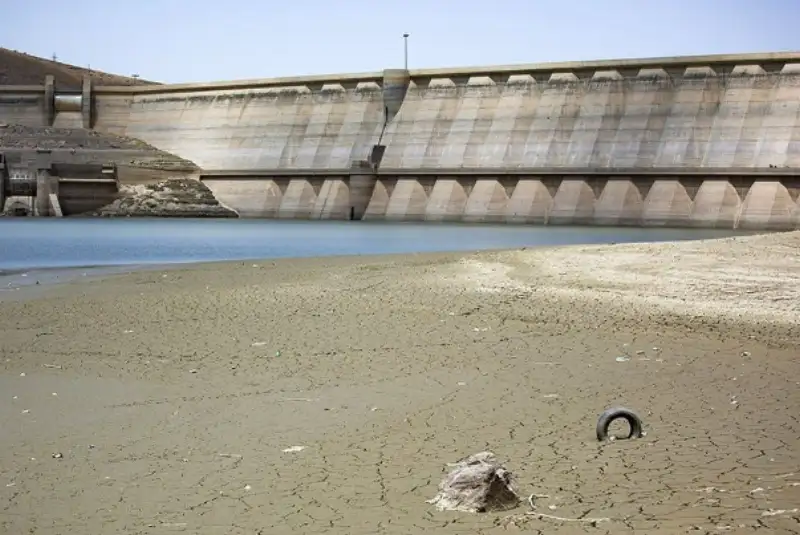 چشم سدها به آسمان خشک شد