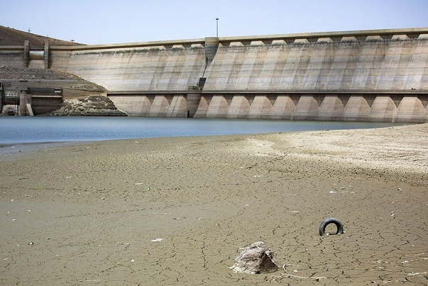 چشم سدها به آسمان خشک شد