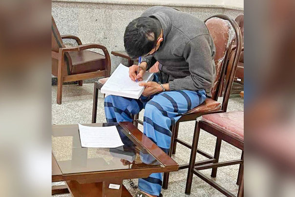 زن خبیث پول آزادی قاتل اعدامی را بالا کشید / در نقش خیر پول میلیاردی را به جیب زد