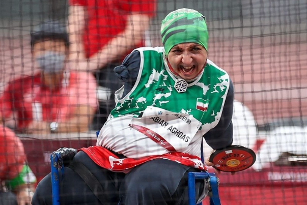 آزادی 7 زندانی توسط ورزشکار پارالمپیکی با هدیه مقام معظم رهبری