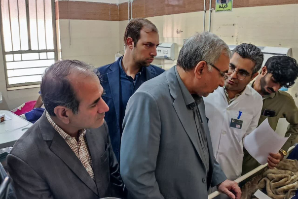 وزیر بهداشت از مجروحان حادثه تروریستی جنوب سیستان و بلوچستان عیادت کرد