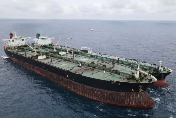 فایننشال‌تایمز: صادرات نفت ایران به بالاترین میزان در 6 سال گذشته رسید