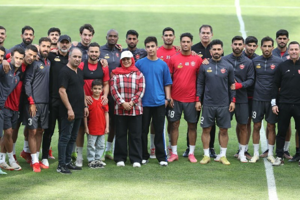 حضور زنان در استادیوم‌ و روی زیبای فوتبال+فیلم