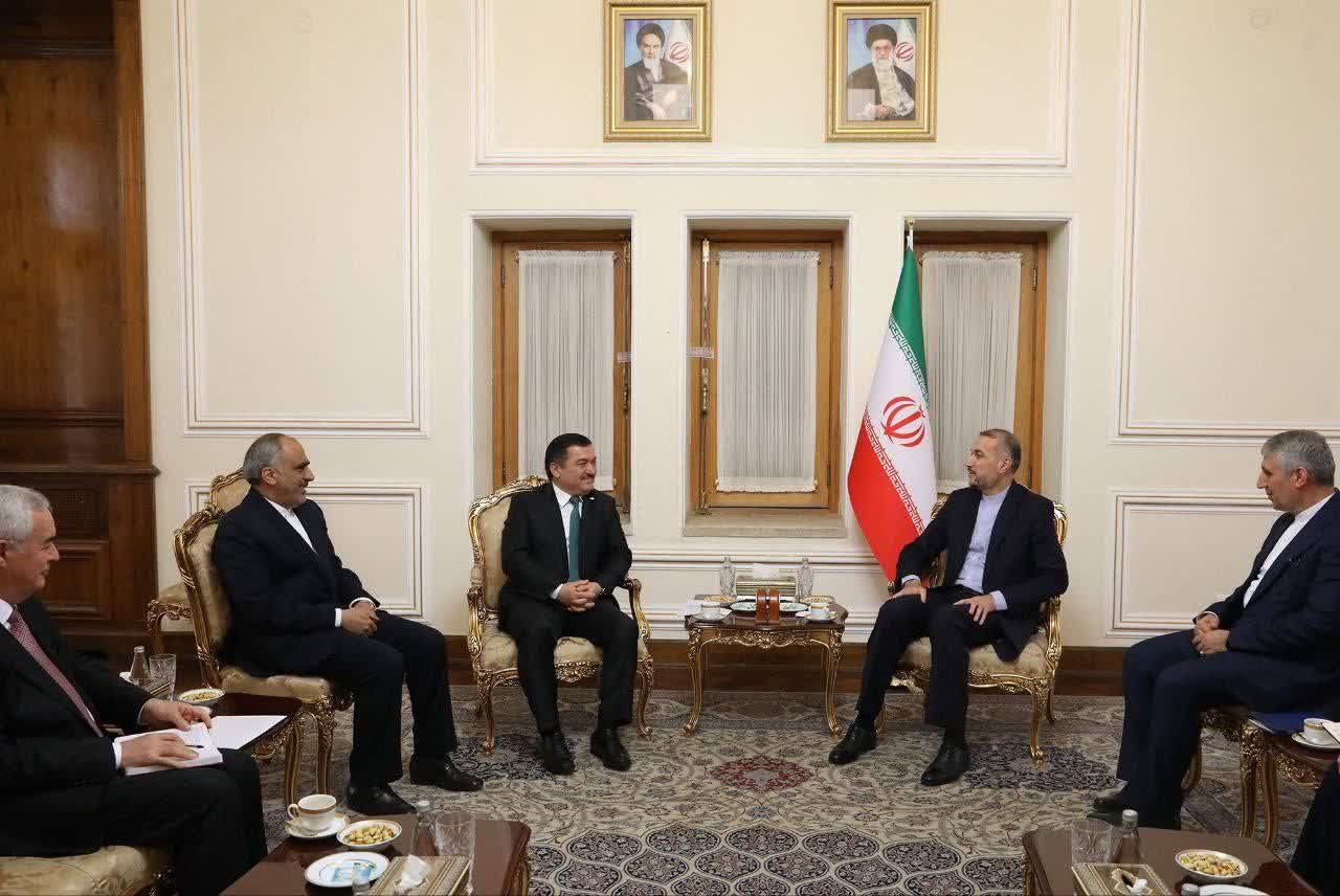 شعرى که دیپلمات تاجیک براى وزیر امور خارجه خواند