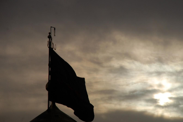 پرچم گنبد حرم مطهر رضوی تعویض شد