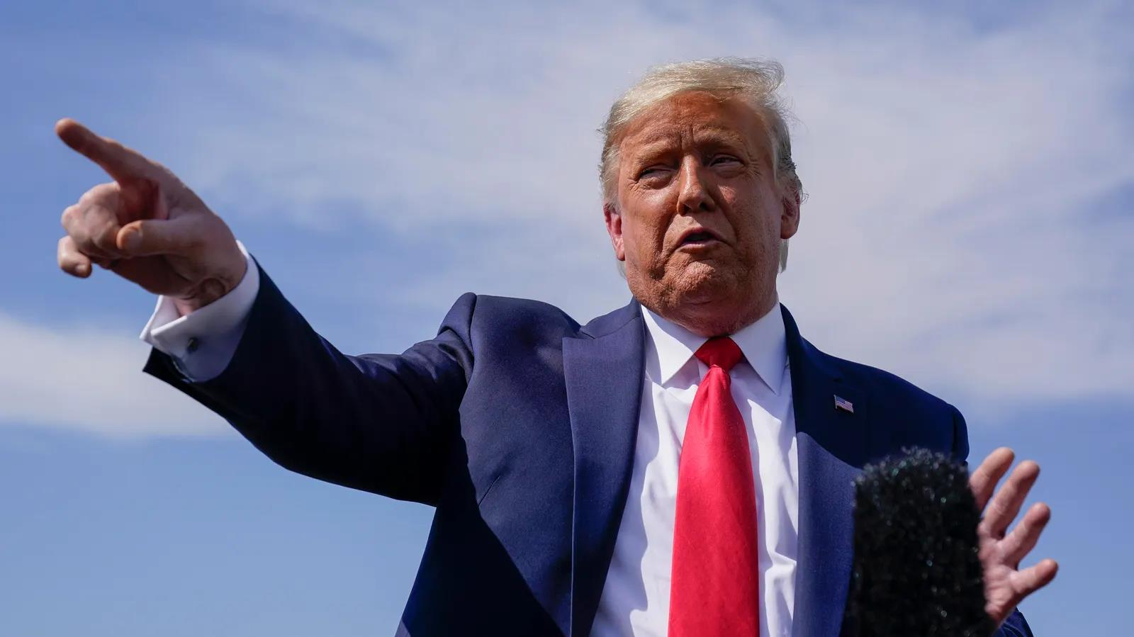 ترامپ: بایدن یک کودن تمام‌عیار است!