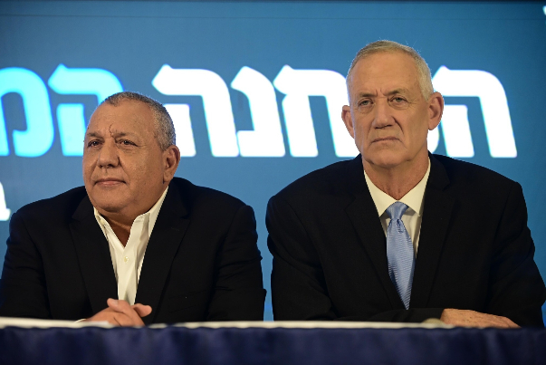 גנץ ואייזנקוט מתפטרים מ"קבינט המלחמה" הישראלי.