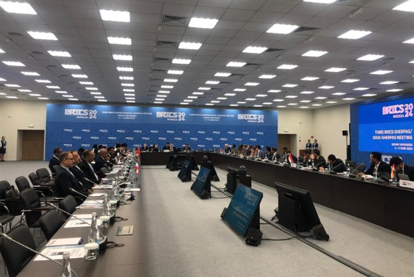 یک دقیقه سکوت برای شهید رئیسی و امیرعبداللهیان در نشست بریکس + فیلم