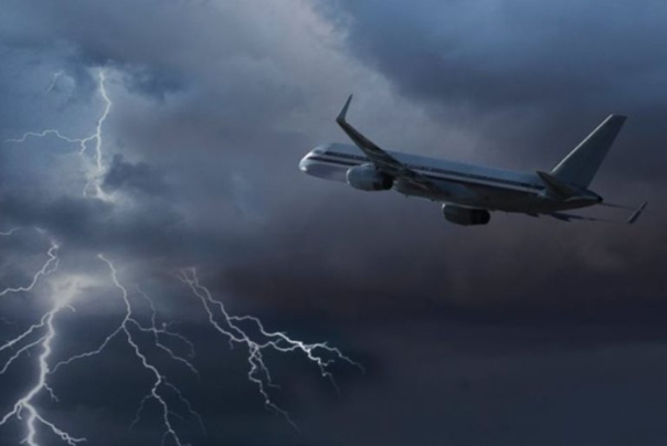 طوفان شدید پرواز تهران- اصفهان را بازگرداند