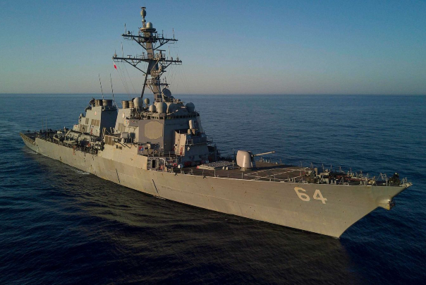 ناوشکن آمریکایی هدف موشک بالستیک یمن قرار گرفت