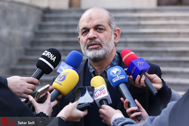 عذرخواهی وحیدی از ایرانیان خارج از کشور