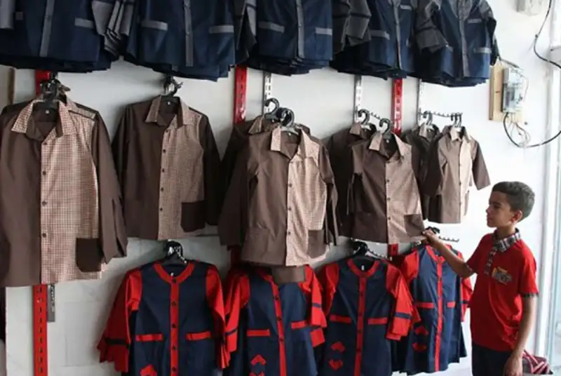 مدرسه‌ها حق تغییر سالانه لباس فرم را ندارند+ فیلم