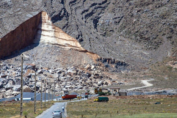 معدن جاده کرج - چالوس ریزش کرد