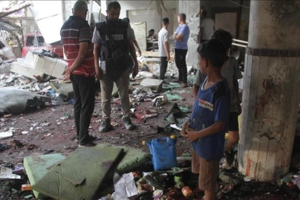 משפחות בעזה מקבלים בשקיות את שרידיהם של ילדיהם מקורבנות הטבח בפאג'ר