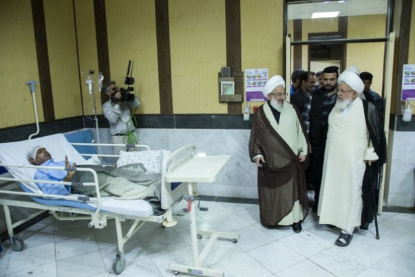 عیادت نماینده ولی فقیه از مصدومان اتوبوس زائران پاکستانی