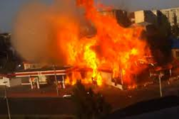 انفجار مرگبار در پمپ بنزین ساعی تهران / یک کارمند جان باخت