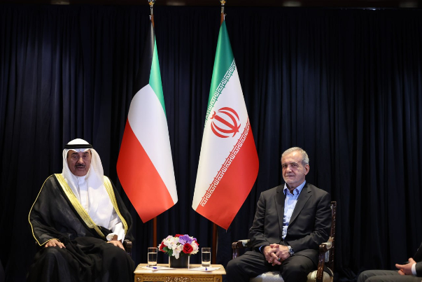 昨日伊朗总统佩泽什基安在纽约与哪些官员会晤？