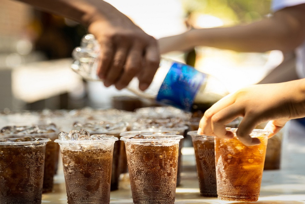 از عوارض زیانبار نوشابه بر کودکان چه می‌دانید؟