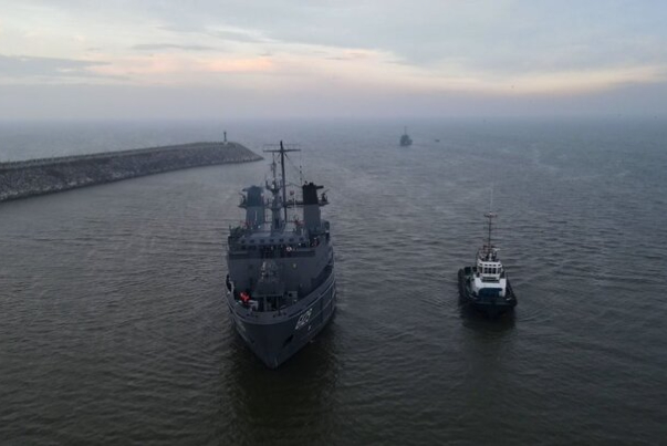 ספינות של הרפובליקה של אזרבייג'ן עוגנת באזור הימי כדי לבצע תמרונים משותפים עם איראן