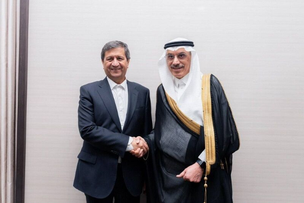 همتی: ایران مصمم به ایفای تعهدات خود در قبال بانک توسعه اسلامی است