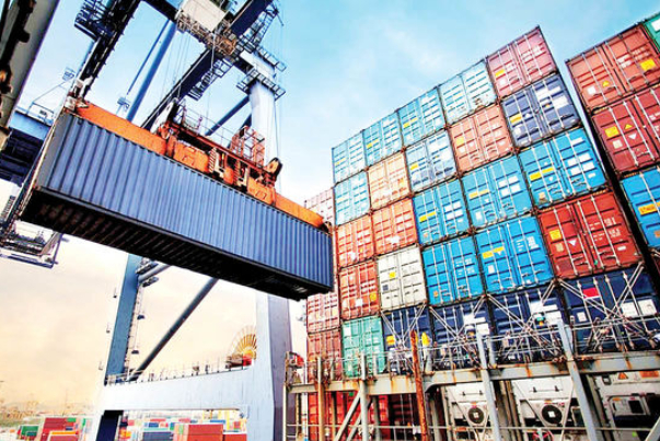 وزیر راه: ترخیص کالاهای اساسی تسهیل شد؛ نگرانی برای تأمین وجود ندارد