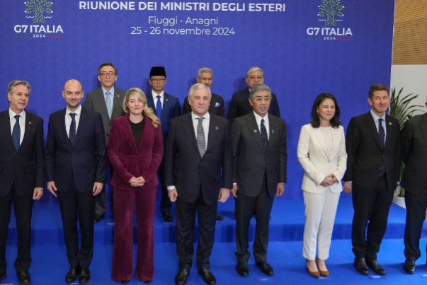 西方对德黑兰的干涉主义和敌对态度