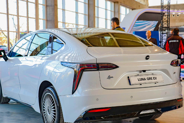 ثبت خودروی 15 میلیاردی به نام یک خانواده!