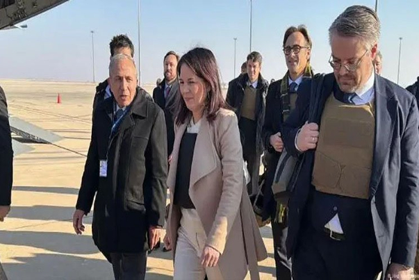 מטעם האיחוד האירופי מגיעים לסוריה ברוט הצרפתי ובארבוק הגרמני