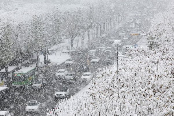 بارش برف و باران در جاده‌های 10 استان؛ انسداد 5 محور مواصلاتی