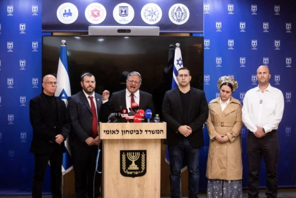 לאחר כניסת הסכם עזה לתוקף, בן גביר מתפטר מממשלת נתניהו ומפלגתו פורשת מהקואליציה.