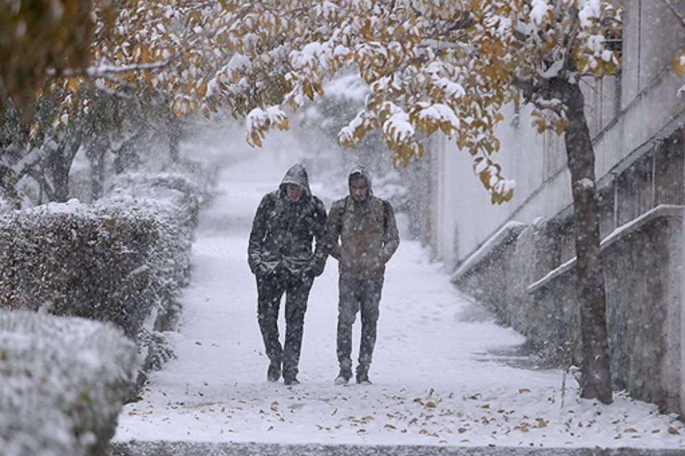 پیش‌بینی کاهش سه درجه‌ای دمای هوای پایتخت/ تهران برفی و بارانی می‌شود