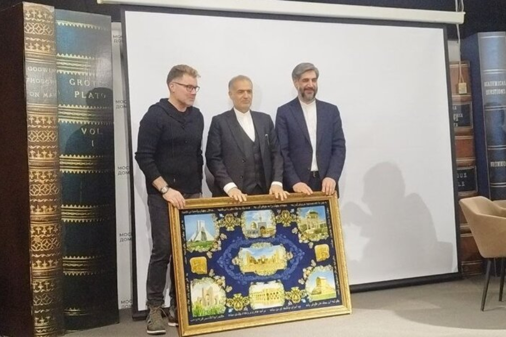 В Москве презентовали роман "Шакалам льва не одолеть" о Касеме Сулеймани