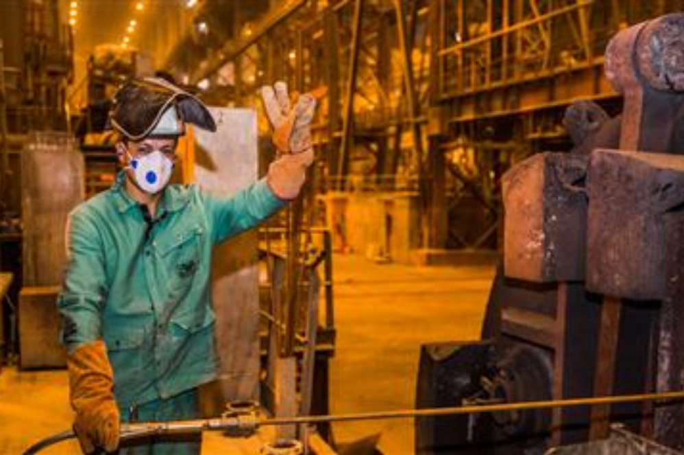 پیام مدیرعامل فولاد مبارکه به مناسبت روز کارگر؛ تقدیر از دستان خستگی‌ناپذیر