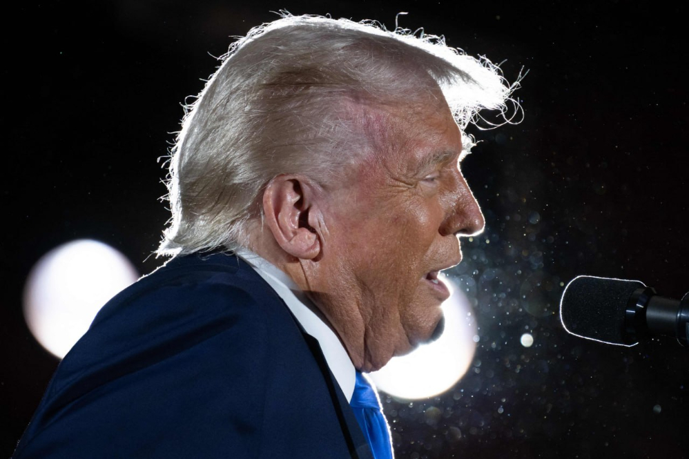 特朗普对决媒体！