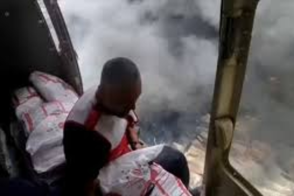 لحظه دلهره آور انفجار زیر بالگرد هلال احمر در بندر شهید رجایى +فیلم