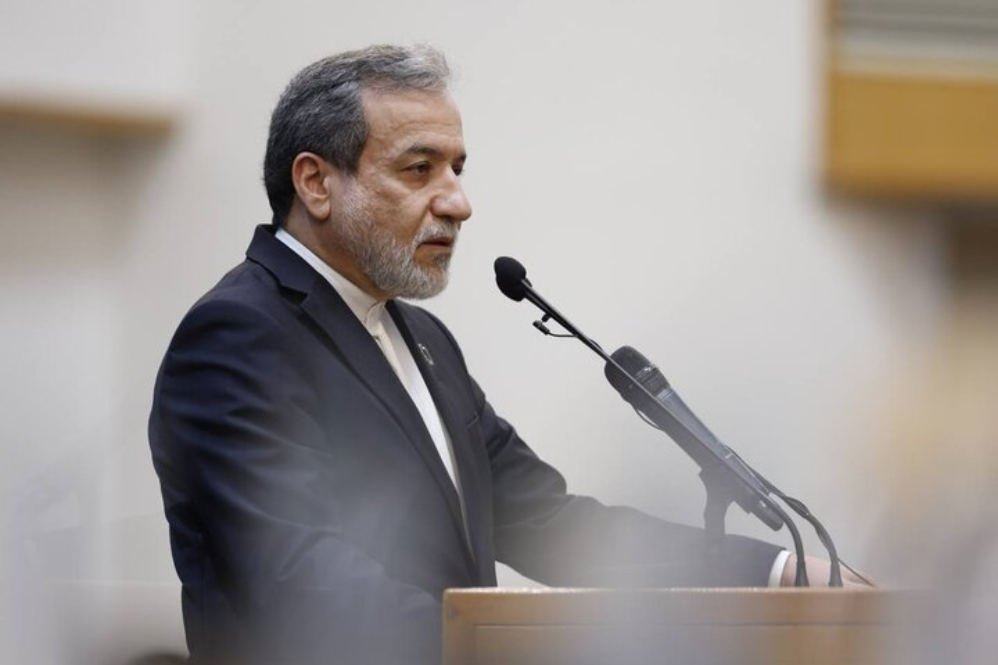 Аракчи: Великобритания должна уважать права граждан Ирана