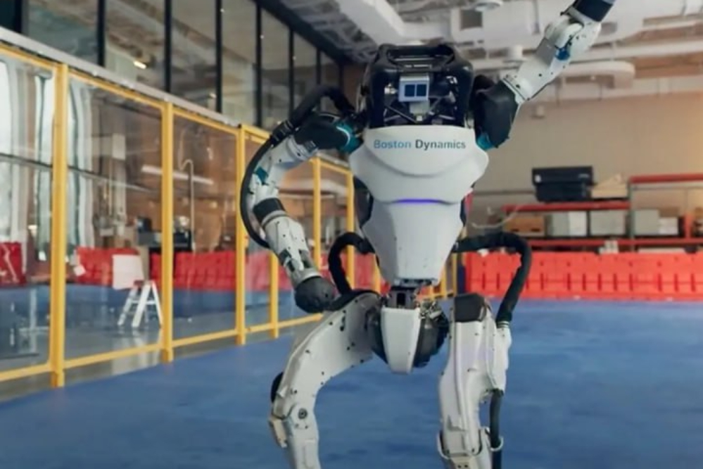 نورنما | ربات ،مهندسان را وحشت زده کرد!