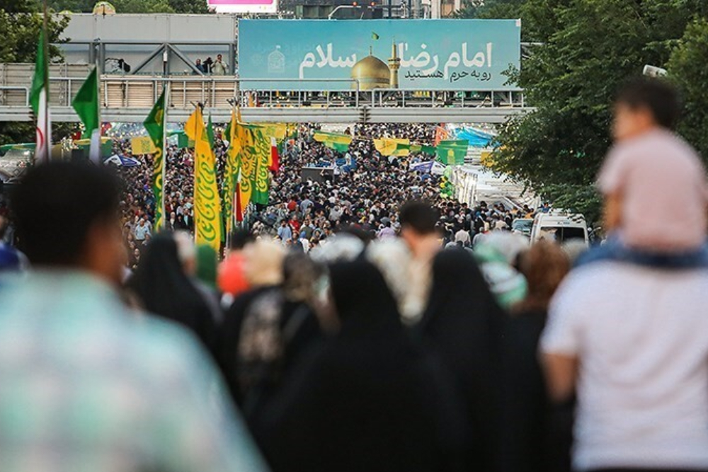 تهران غرق نور در جشن «امام رضایی‌ها»