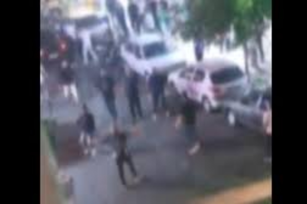 نزاع خونین اراذل و اوباش در شرق تهران و درگیری با پلیس+فیلم